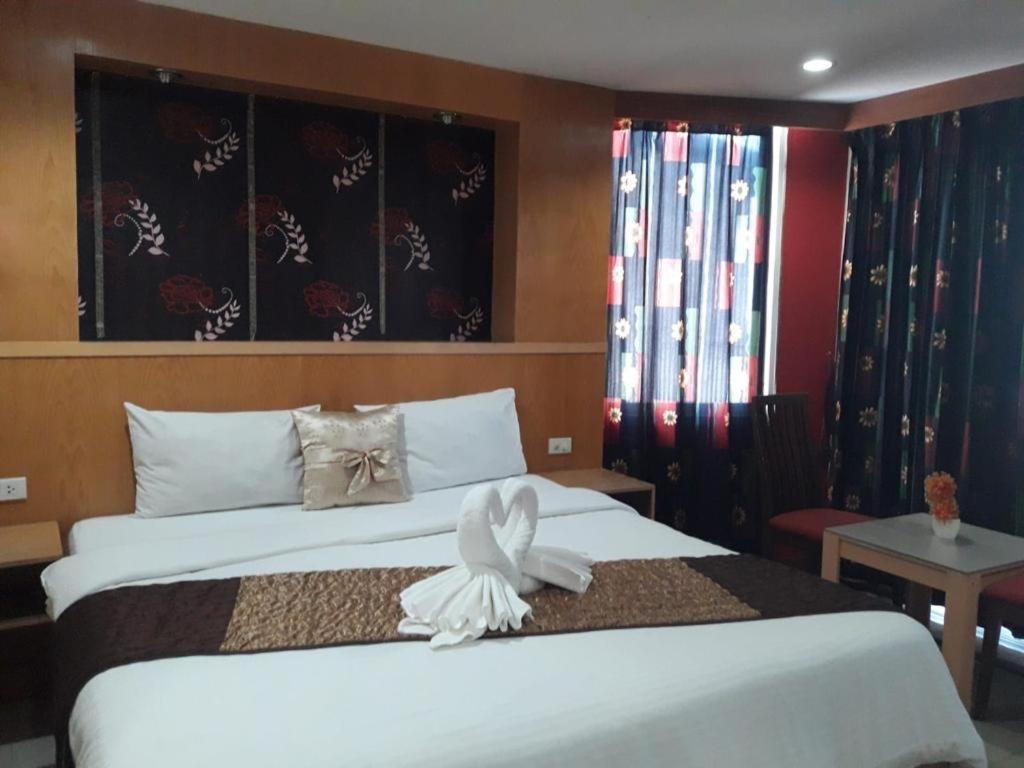 New Pind Balluchi Inn Патая Екстериор снимка
